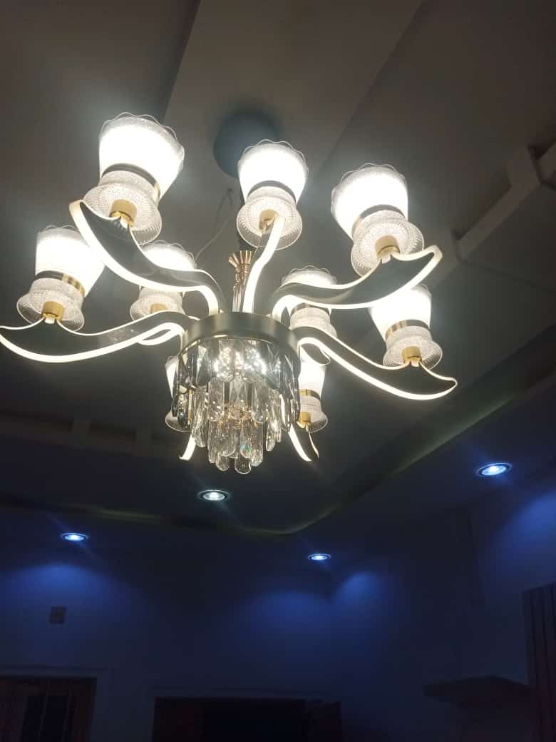 Chandelier with sorrounding ceiling lights